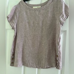 Women’s linen short sleeve shirt.  Excellent condition Size medium